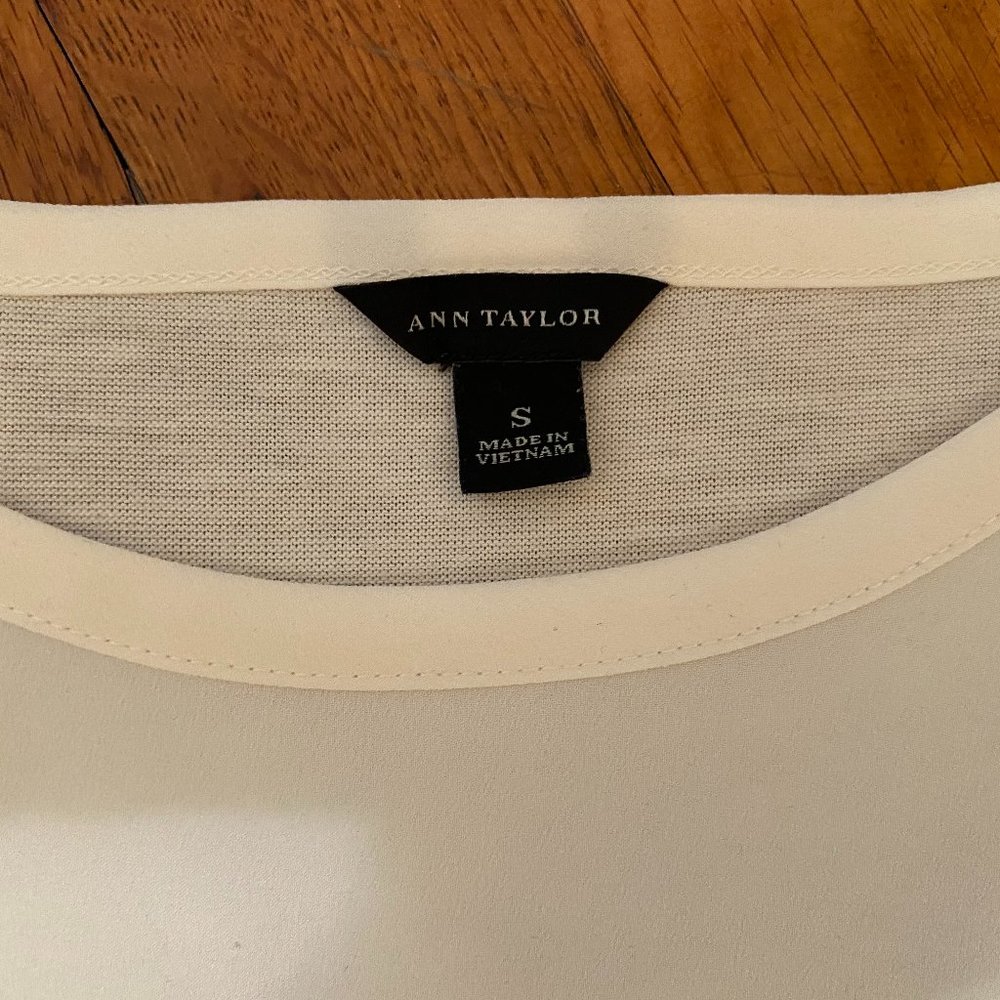 Ann Taylor cream 2 fabric long sleeve tunic